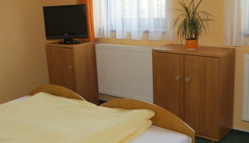 Penzion Černej pták Jindřichův Hradec - dvoulůžkový pokoj s terasou